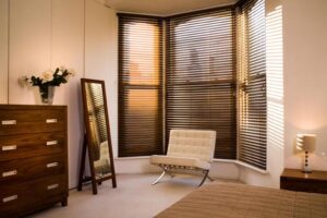 bedroom-bay-window-venetian-winchester-the-great-shutter-so